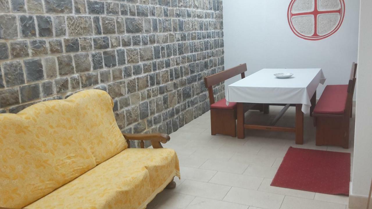 As Brela Hotel Bagian luar foto