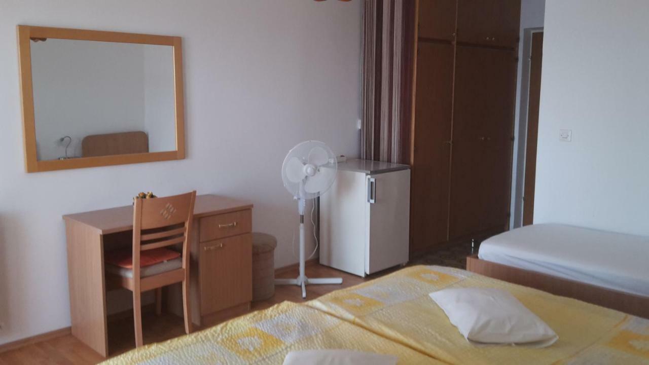As Brela Hotel Bagian luar foto