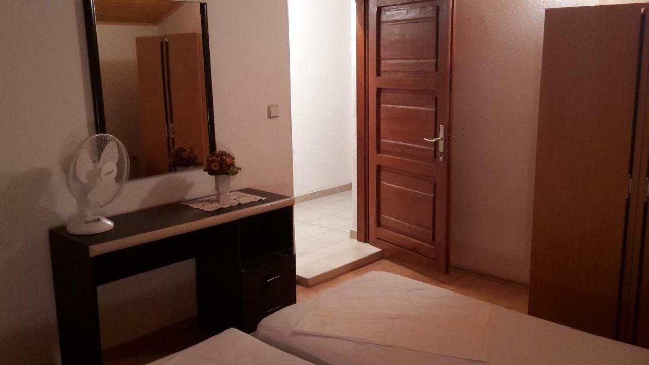 As Brela Hotel Bagian luar foto